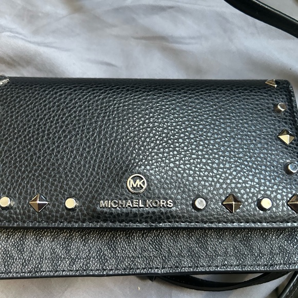 Michael Kors Jet Set Small Studded Faux Leather Logo Smartphone Crossbody Bag - Picture 2 of 2